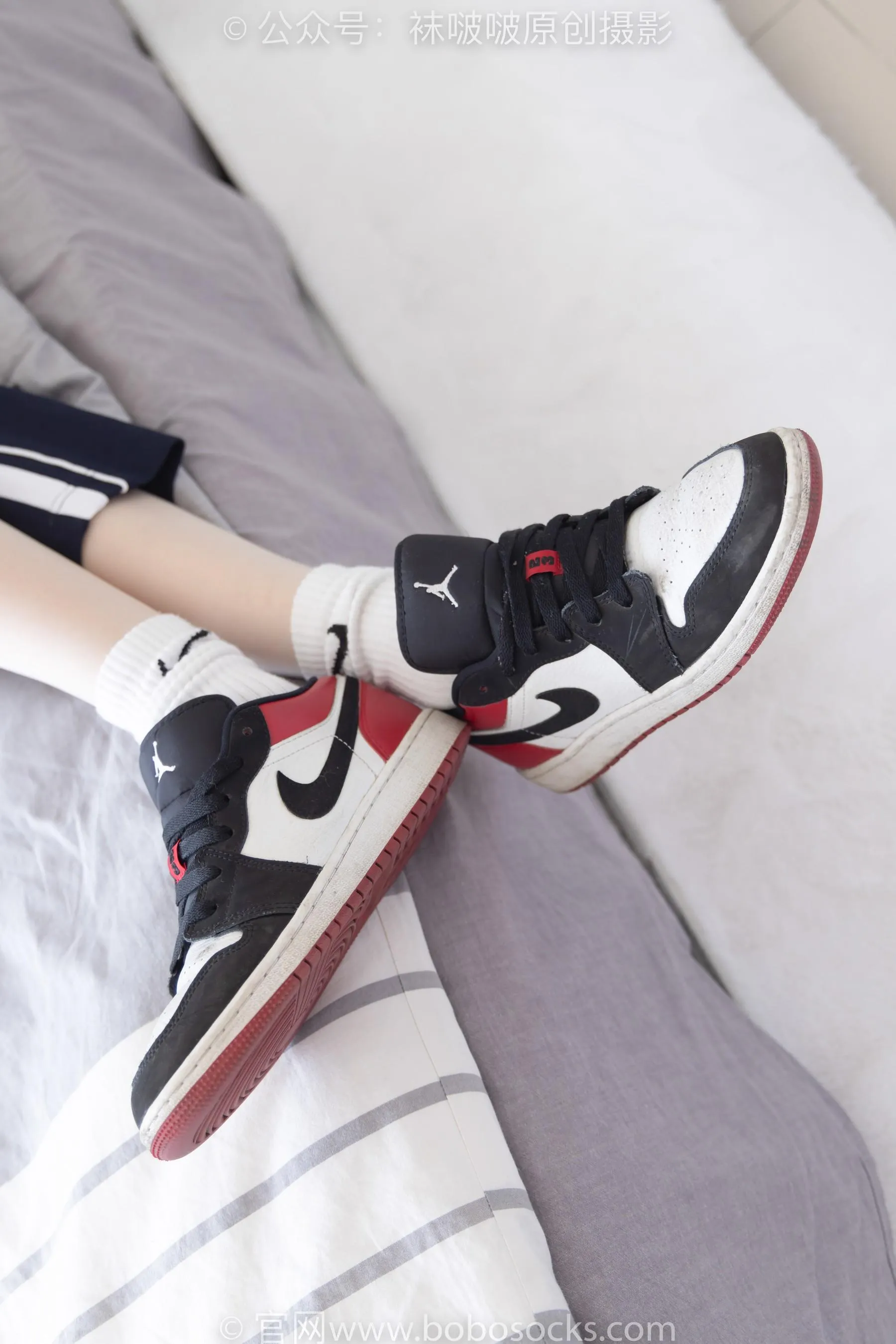 [BoBoSocks袜啵啵]NO.207 稚予-aj板鞋、白棉袜、油亮白丝、校服裤里丝 [87P]插图1